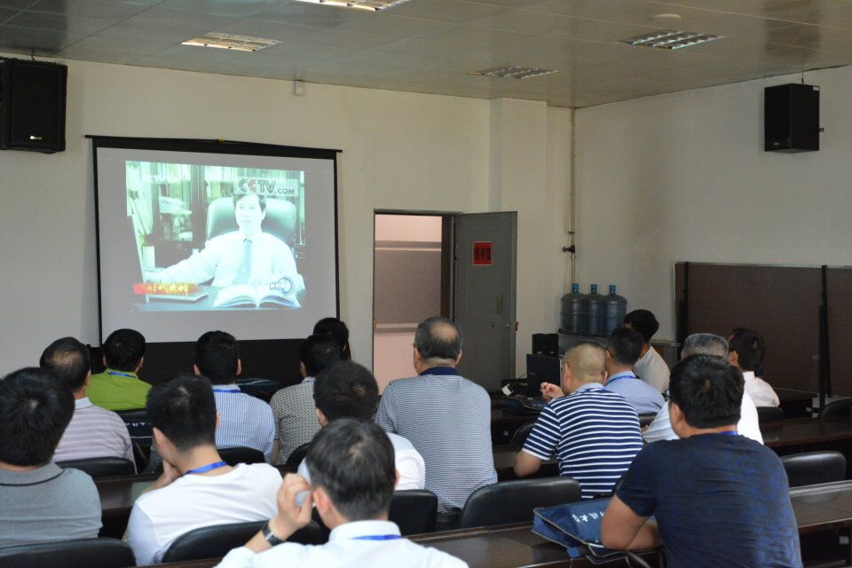 党性教育活动-观看徐精彩先进事迹党性教育视频